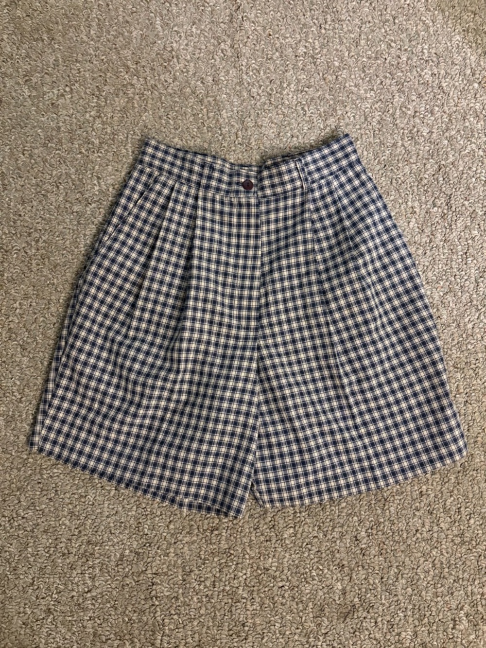 HIGH-WAIST VINTAGE 80s STYLE SHORTS